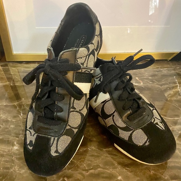 ADIDAS - Picture 2 of 3